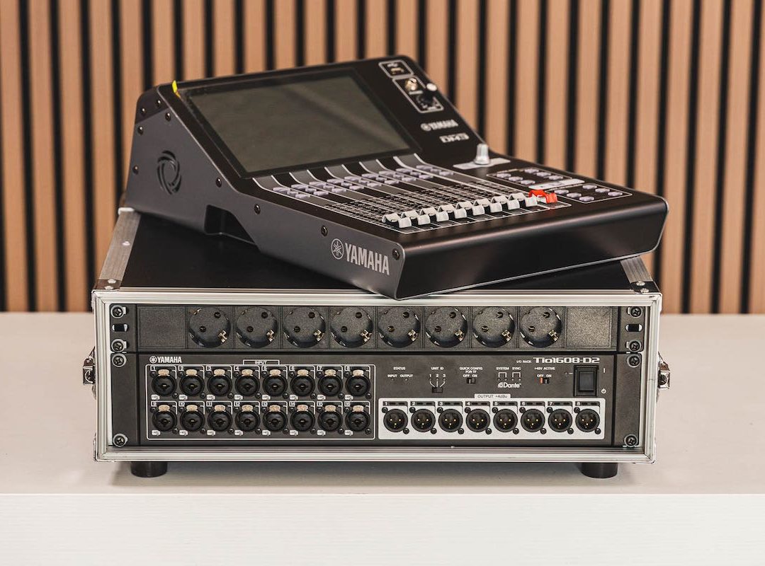 Yamaha DM3 TIO1608-D2 Bundle